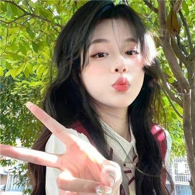 跳舞的红色公交封面